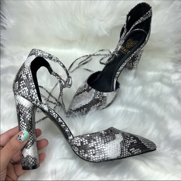 LAST PAIR SIZE 8 PYTHON print POINTED TOE HEELS 🐍 - Picture 4 of 7